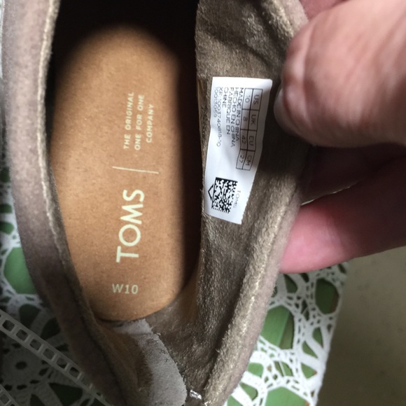 NWOB TOMS Lacy Desert Taupe Suede Ankle Boots - Picture 6 of 7